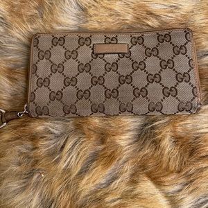 VINTAGE Tan colored Gucci wallet Reposhed